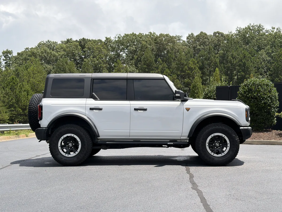 2023 Ford Bronco Badlands thumbnail 4