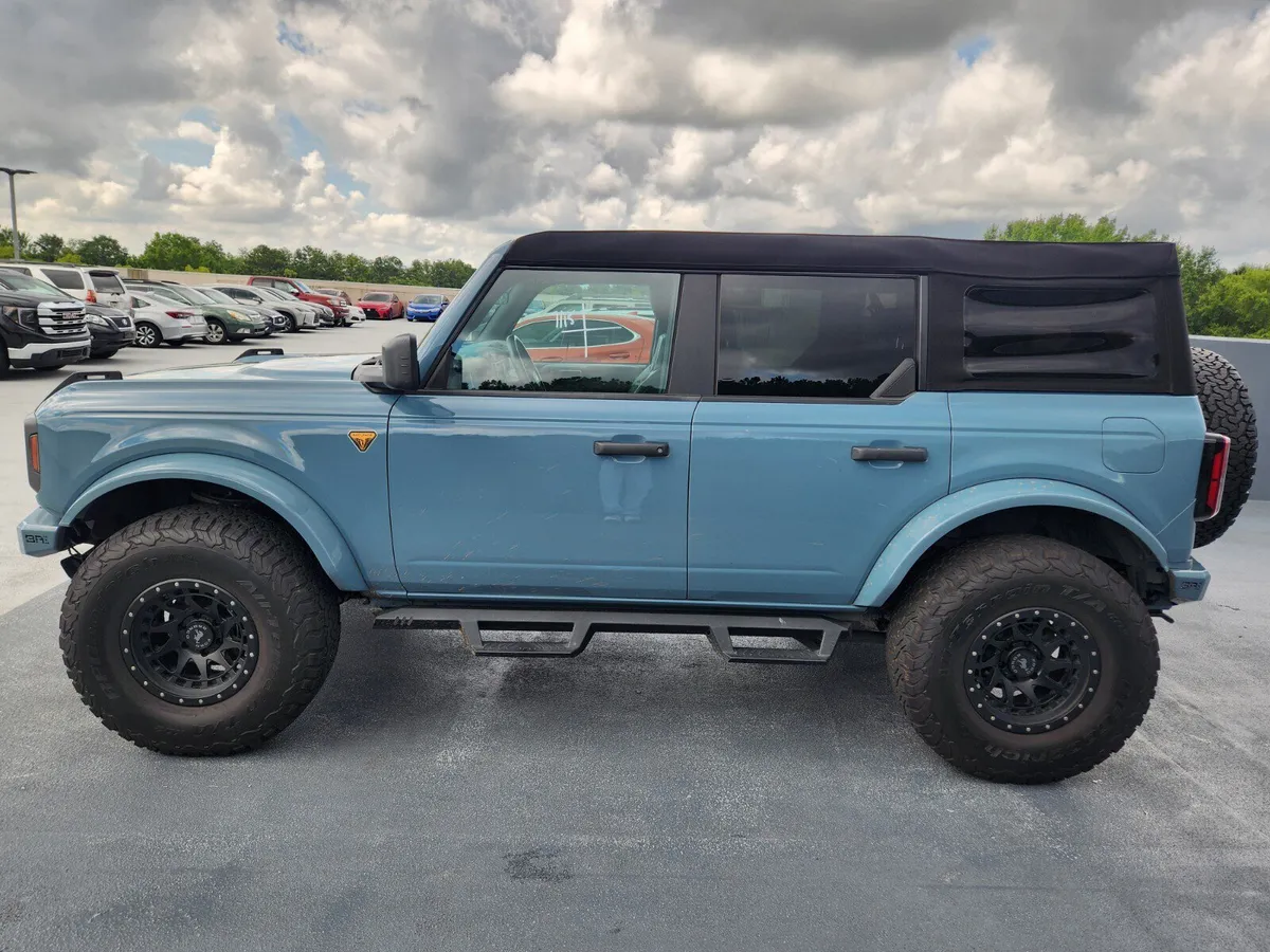 2023 Ford Bronco Badlands thumbnail 2