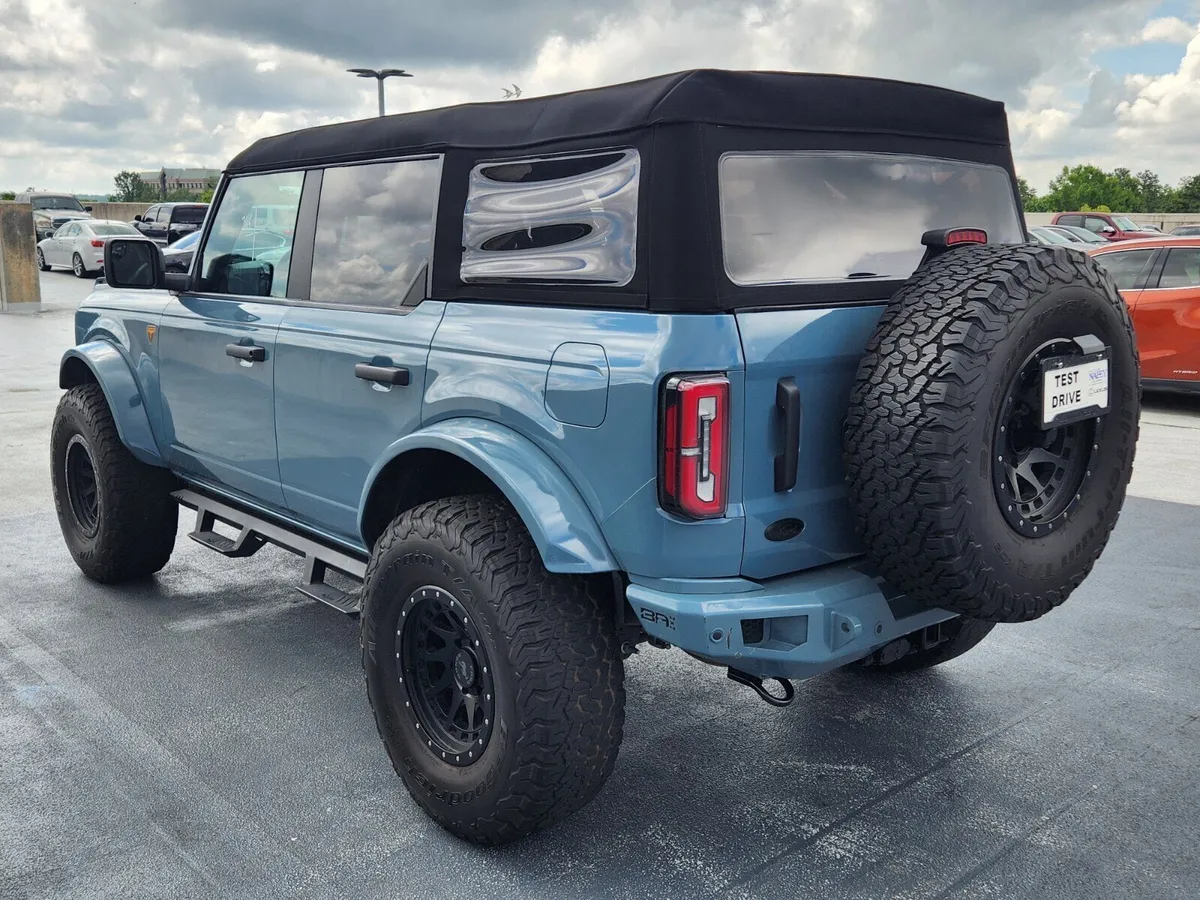 2023 Ford Bronco Badlands thumbnail 4