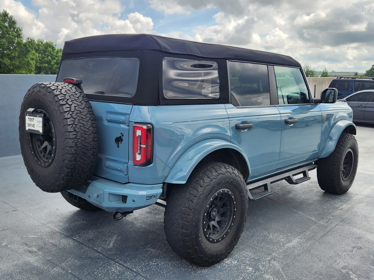 2023 Ford Bronco Badlands thumbnail 6