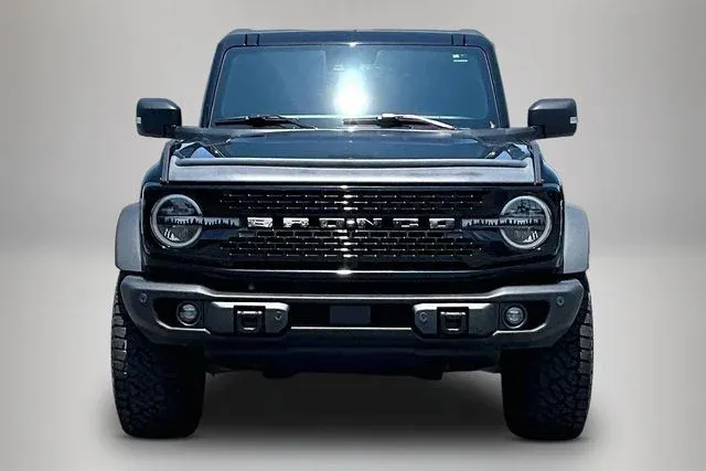 2023 Ford Bronco Wildtrak thumbnail 3