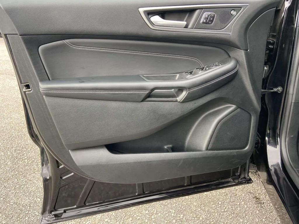 2023 Ford Edge Titanium thumbnail 10