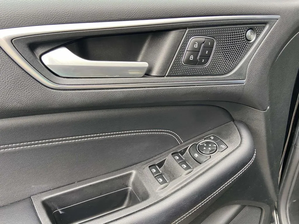 2023 Ford Edge Titanium thumbnail 11