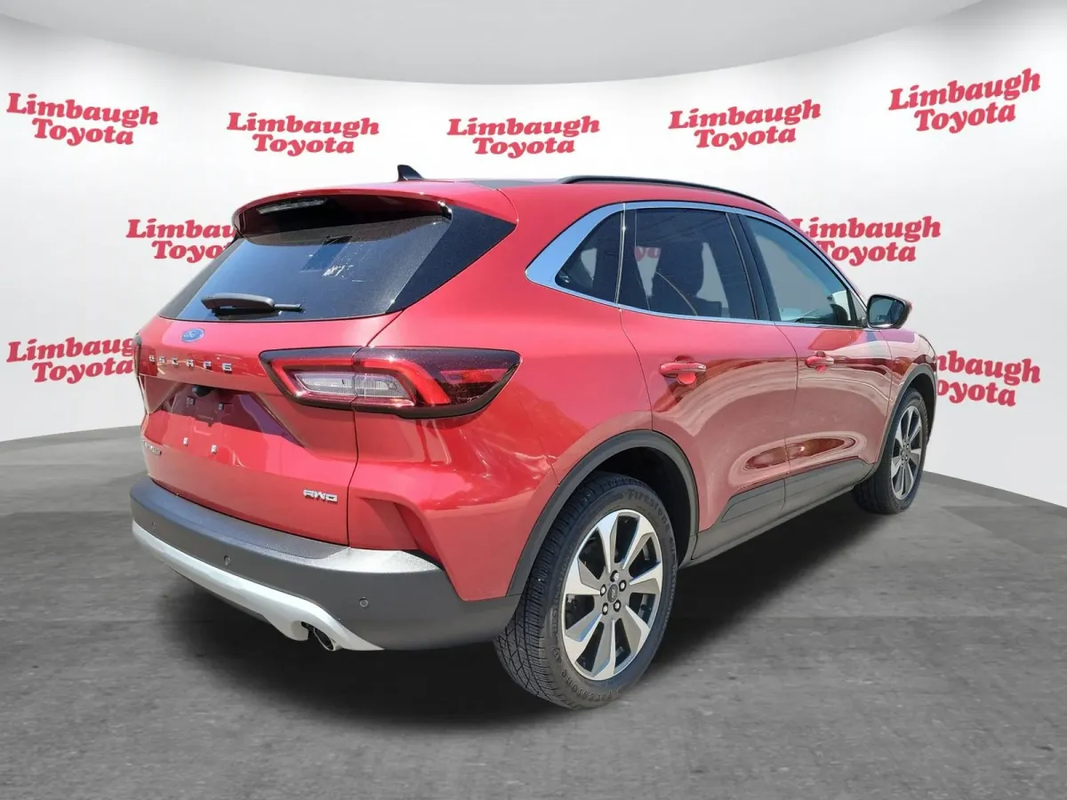 2023 Ford Escape Platinum thumbnail 24