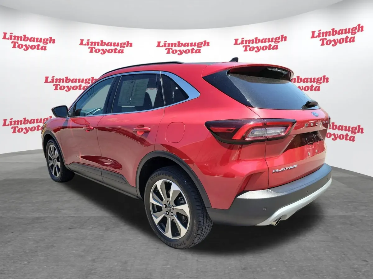 2023 Ford Escape Platinum thumbnail 26