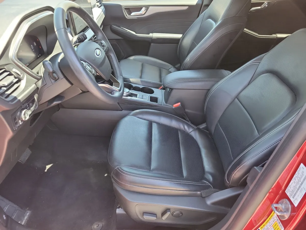 2023 Ford Escape Platinum thumbnail 5