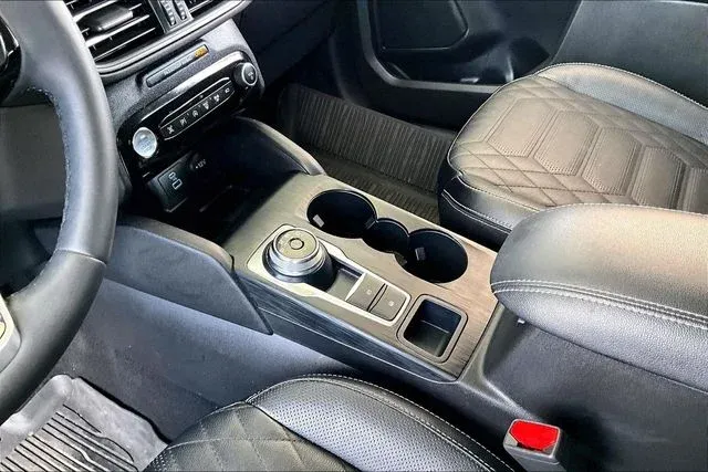 2023 Ford Escape Platinum thumbnail 15