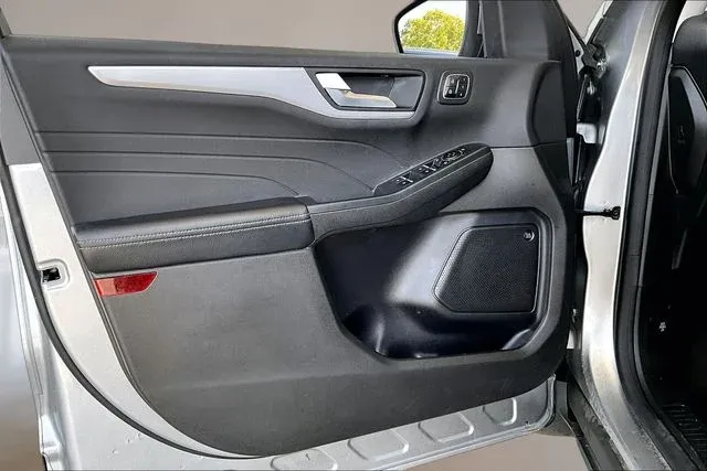 2023 Ford Escape Platinum thumbnail 17