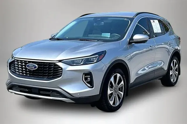 2023 Ford Escape Platinum thumbnail 2