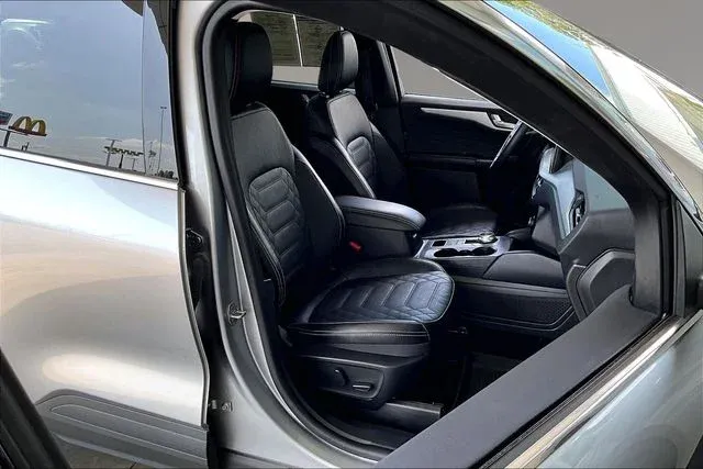 2023 Ford Escape Platinum thumbnail 26
