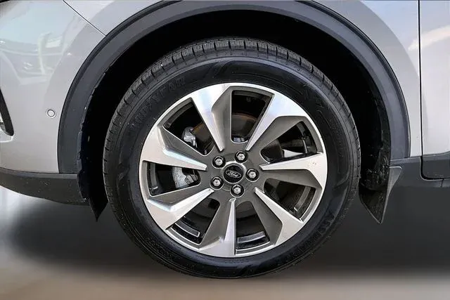 2023 Ford Escape Platinum thumbnail 28