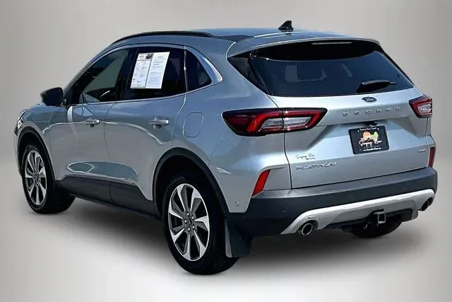 2023 Ford Escape Platinum thumbnail 4