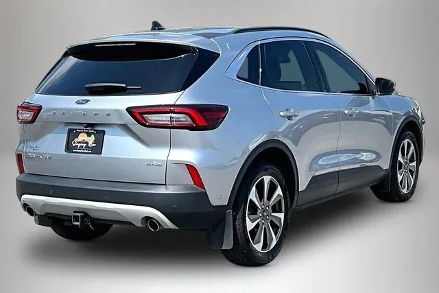 2023 Ford Escape Platinum thumbnail 5
