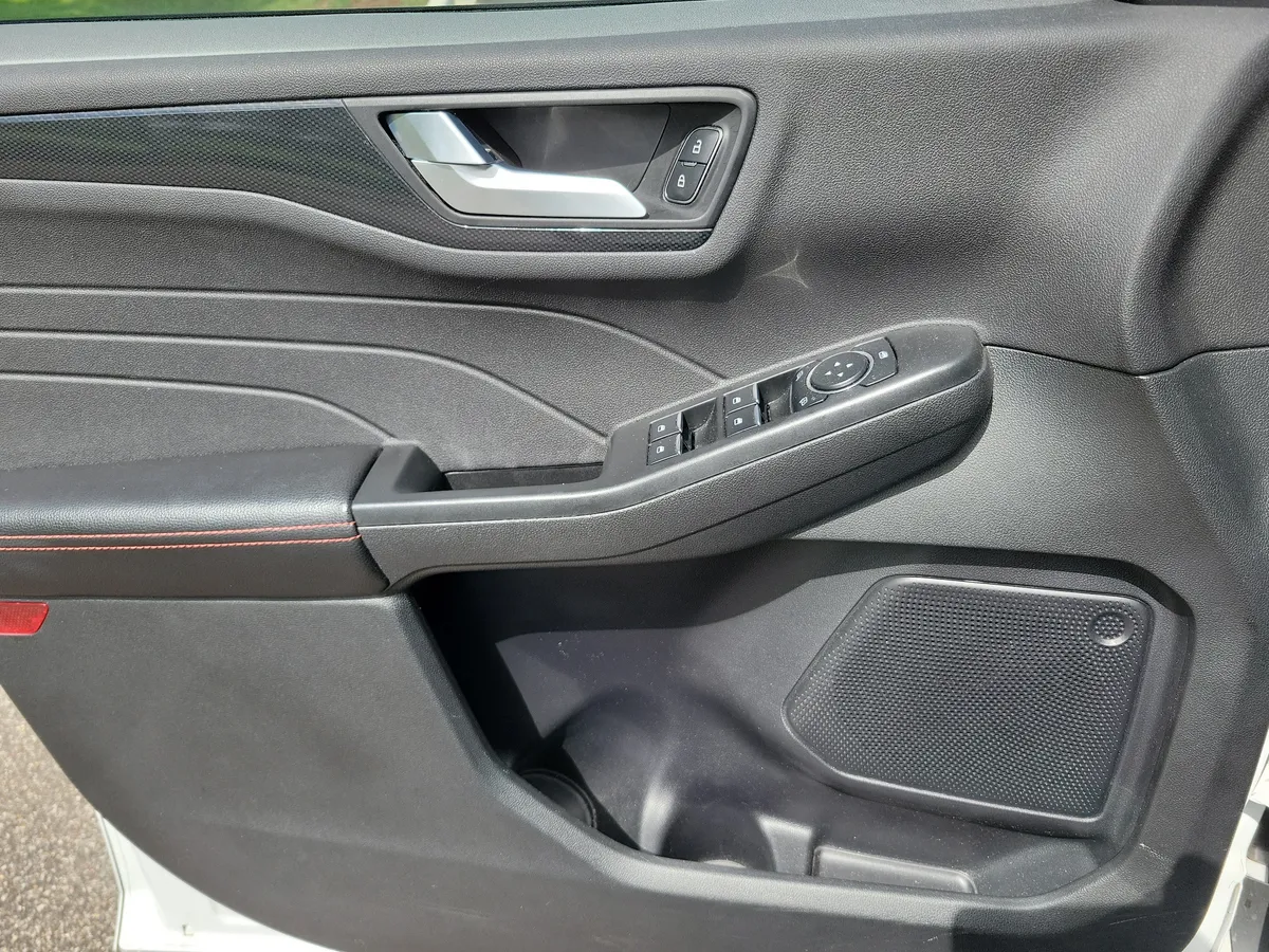 2023 Ford Escape ST-Line thumbnail 24