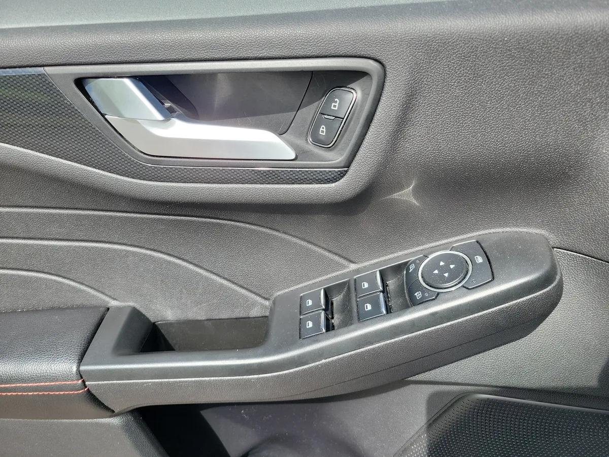2023 Ford Escape ST-Line thumbnail 25