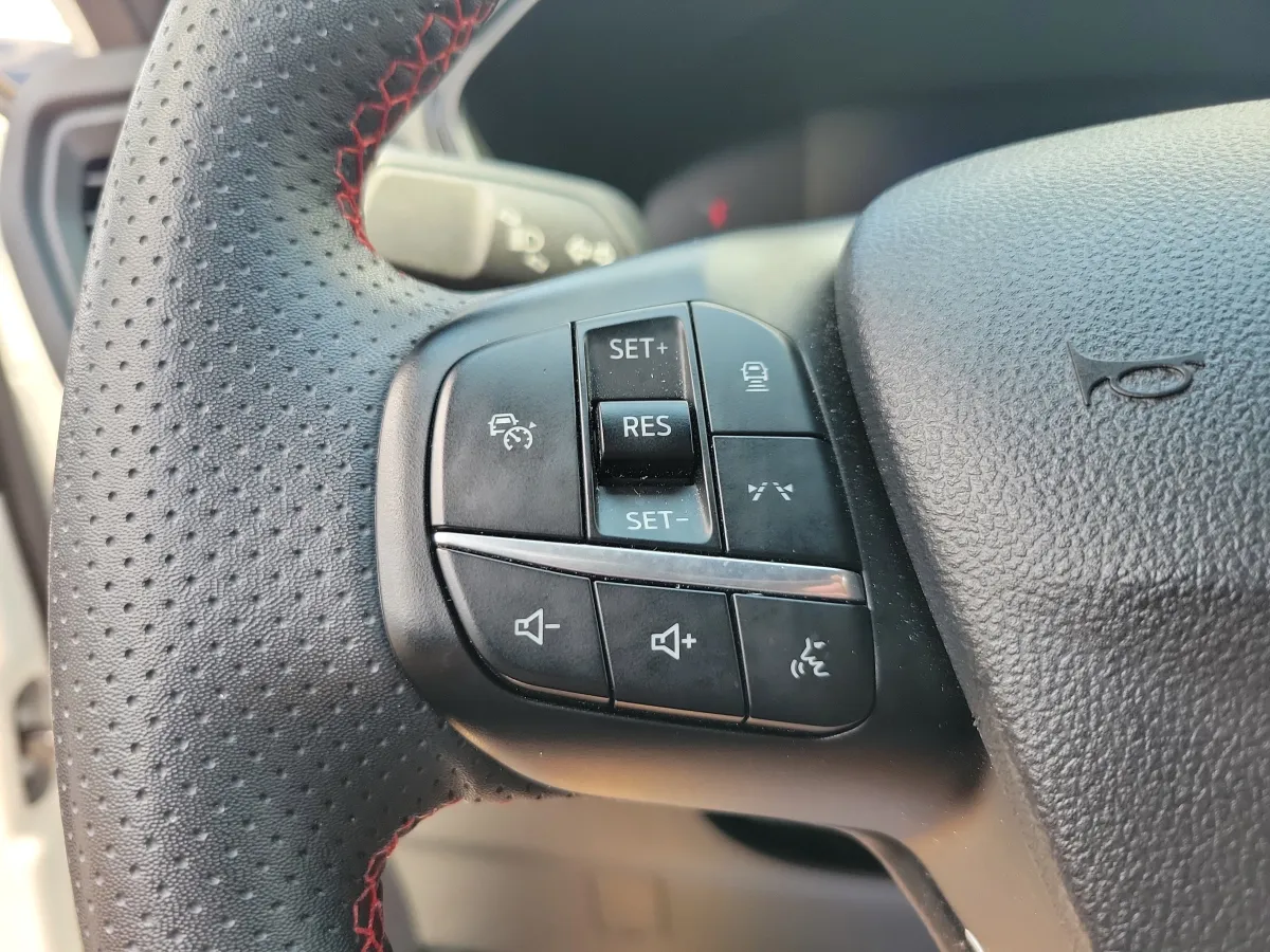 2023 Ford Escape ST-Line thumbnail 16
