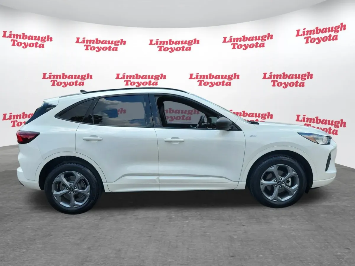 2023 Ford Escape ST-Line thumbnail 2