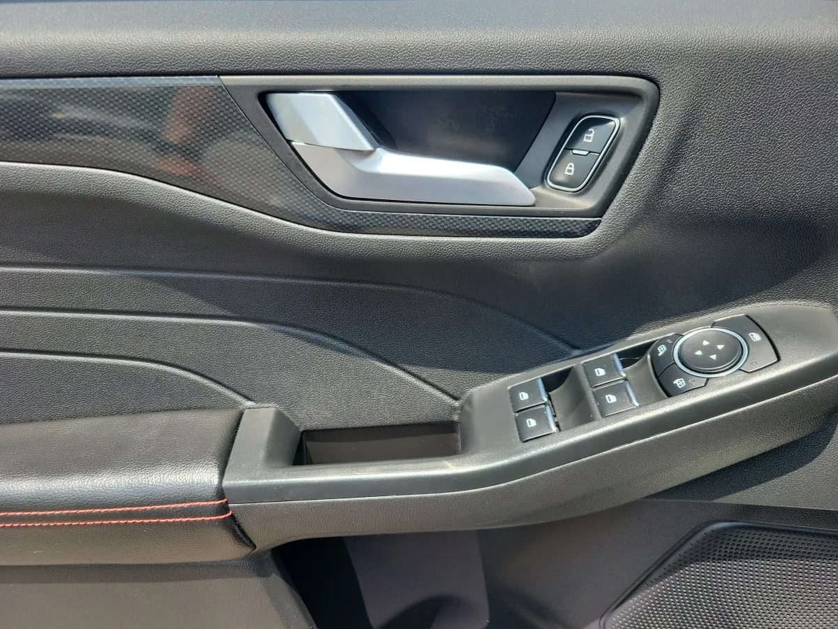 2023 Ford Escape ST-Line thumbnail 7