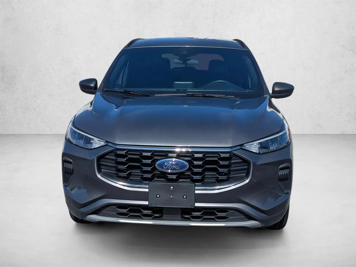 2023 Ford Escape ST-Line thumbnail 2