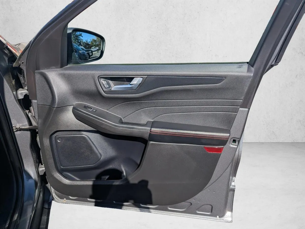 2023 Ford Escape ST-Line thumbnail 24