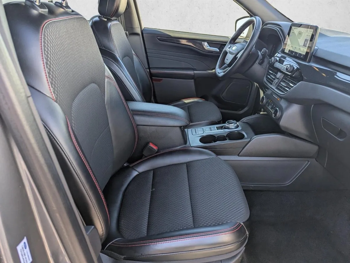 2023 Ford Escape ST-Line thumbnail 26