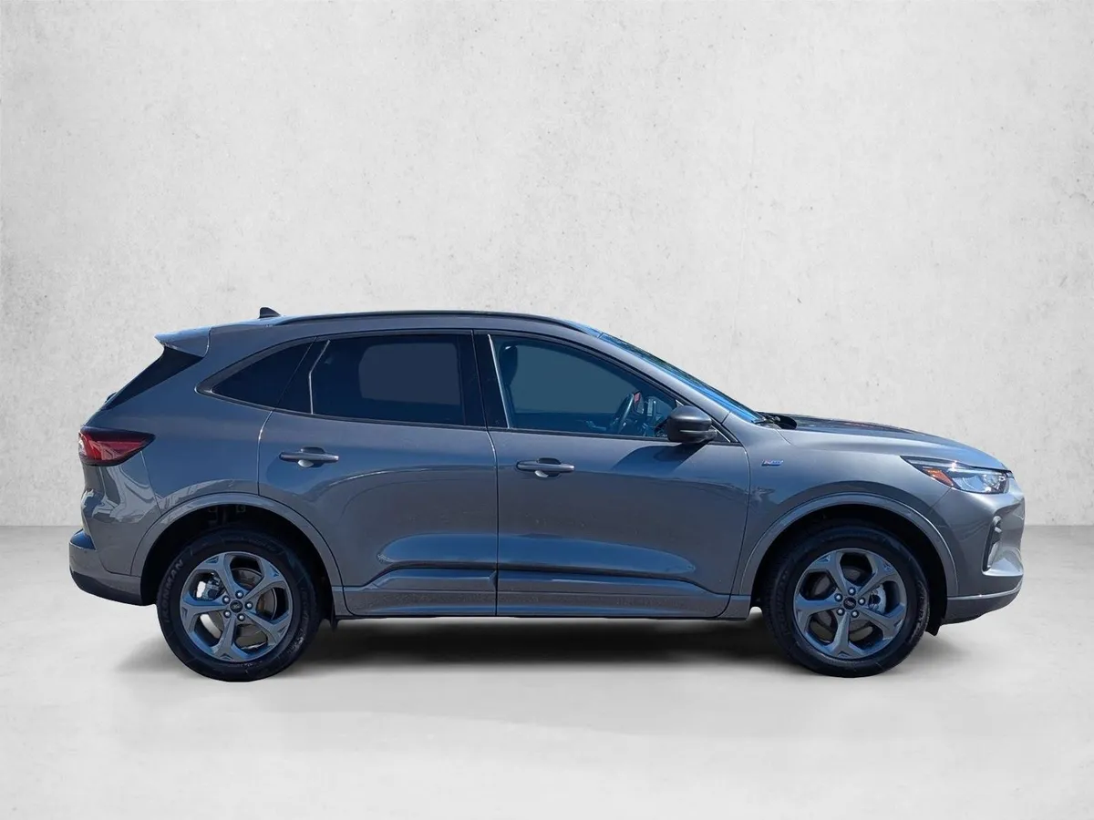 2023 Ford Escape ST-Line thumbnail 4