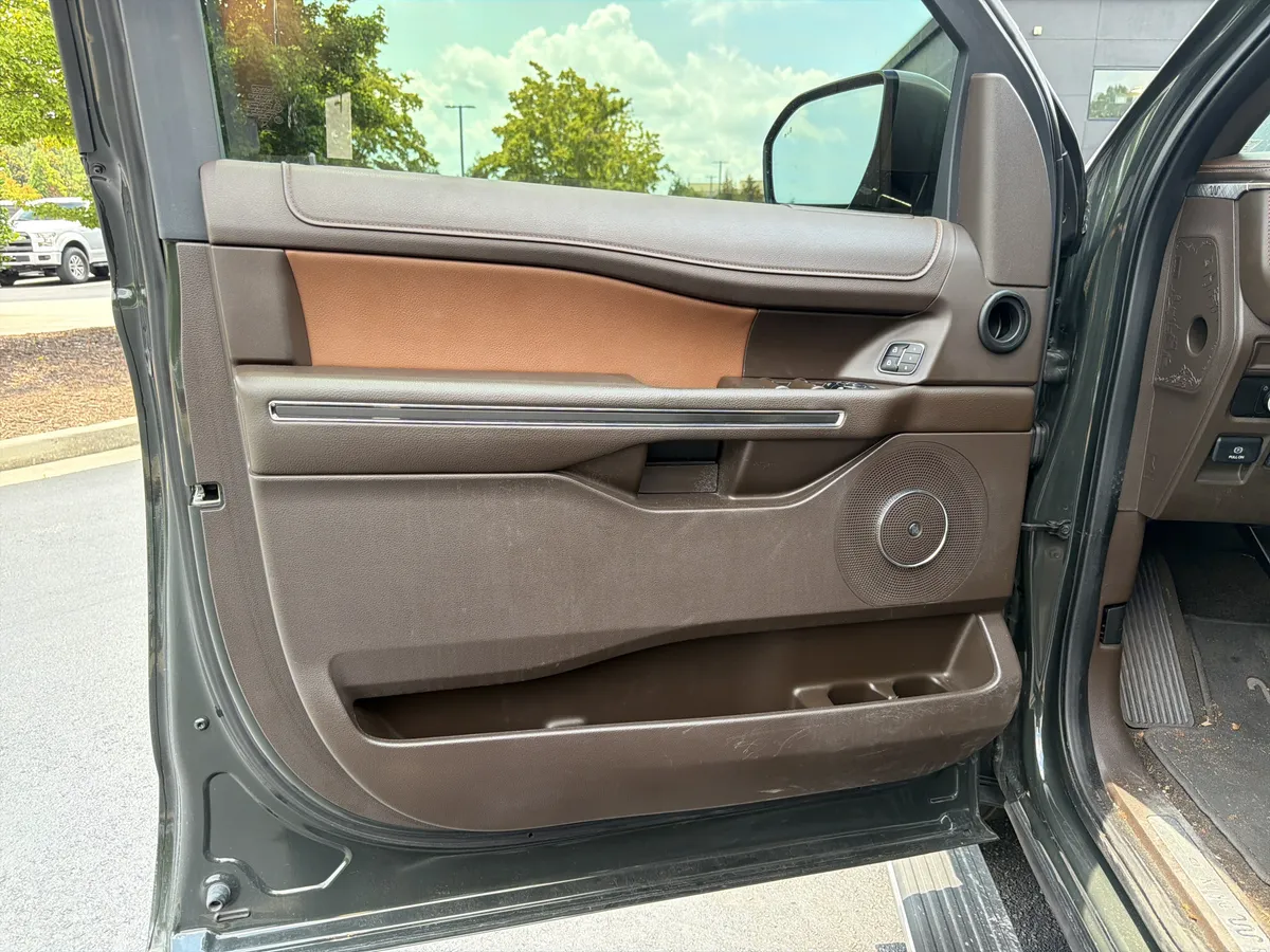 2023 Ford Expedition King Ranch thumbnail 16