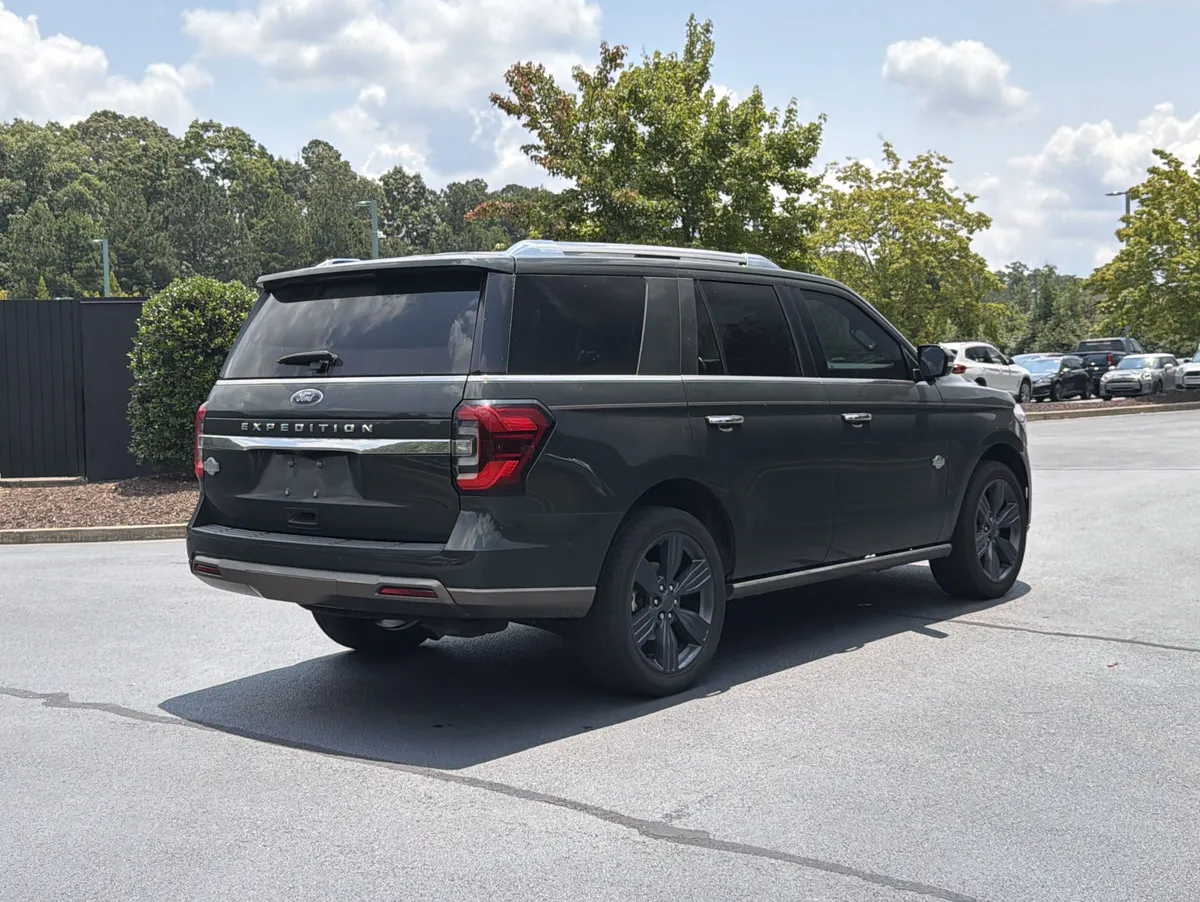 2023 Ford Expedition King Ranch thumbnail 2