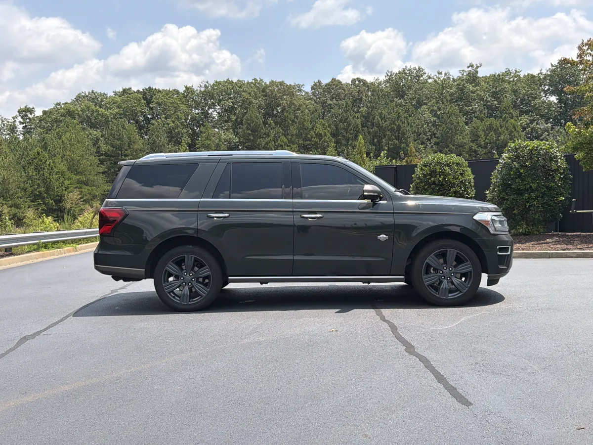2023 Ford Expedition King Ranch thumbnail 4