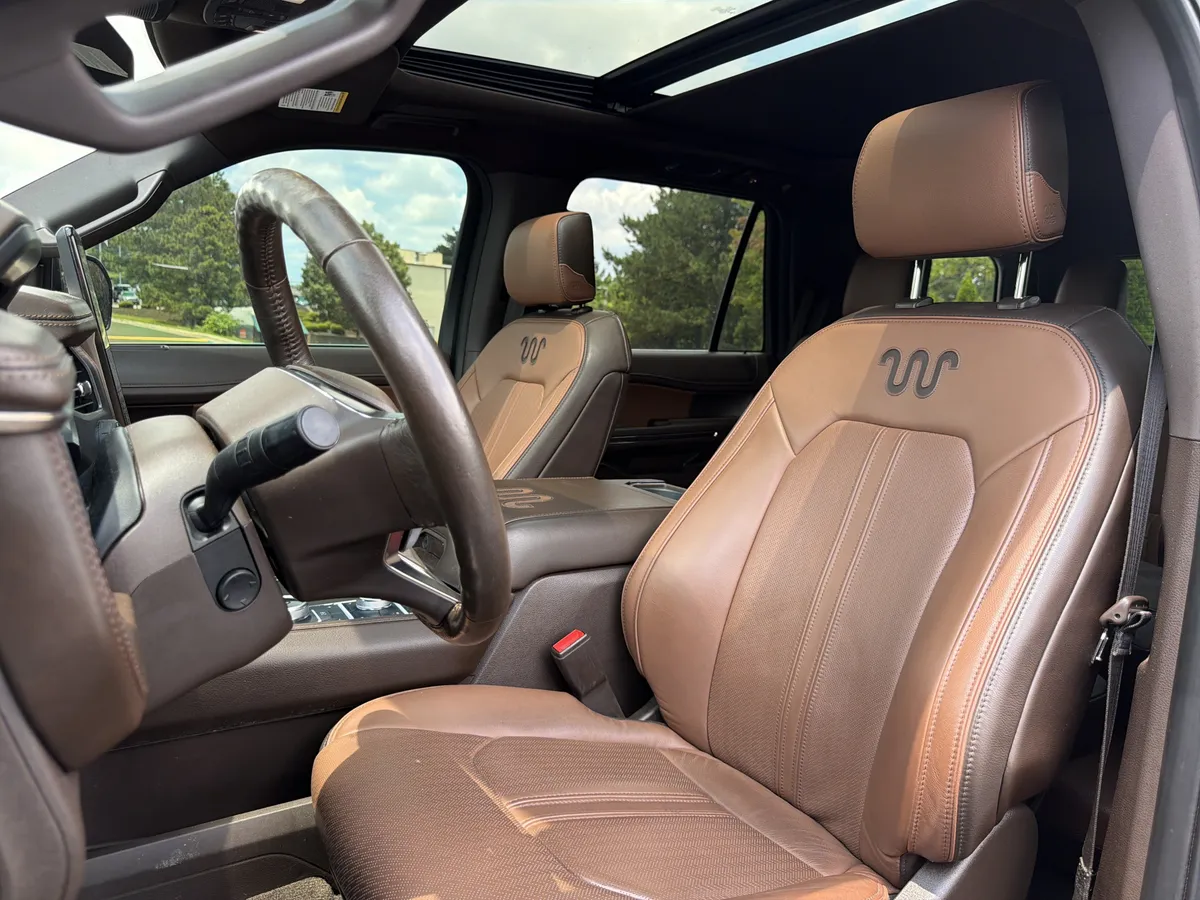 2023 Ford Expedition King Ranch thumbnail 6