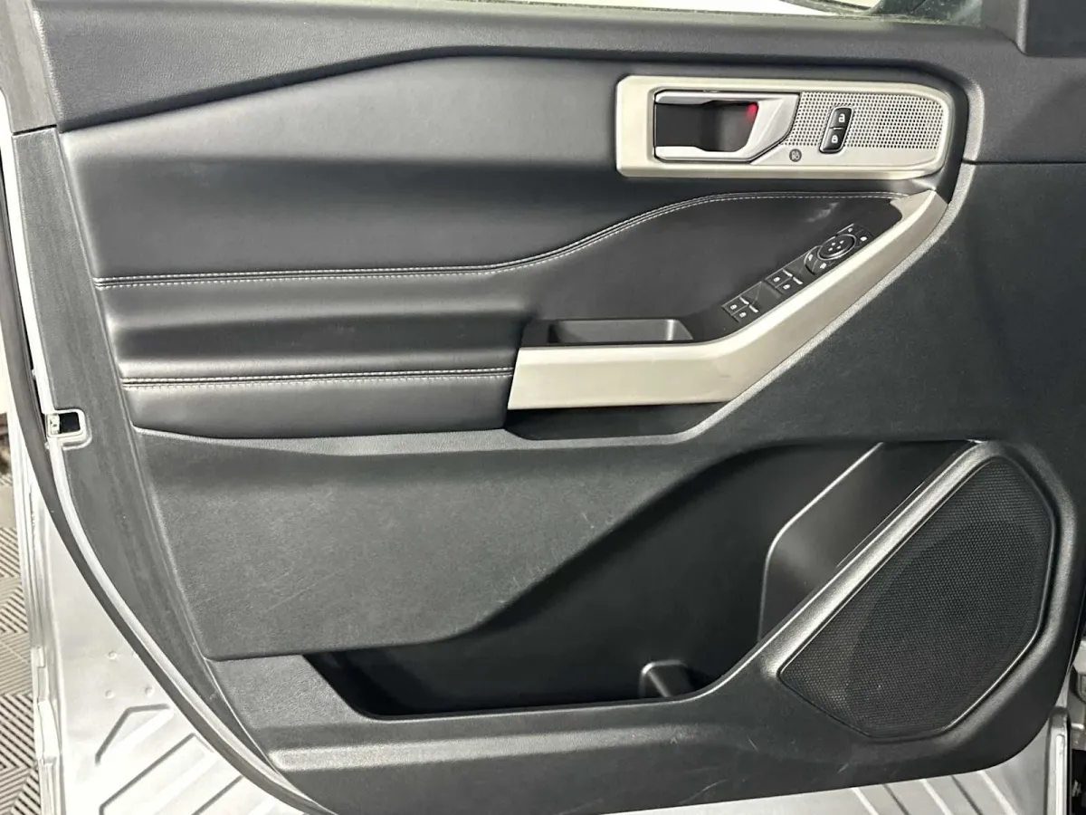 2023 Ford Explorer Limited thumbnail 11