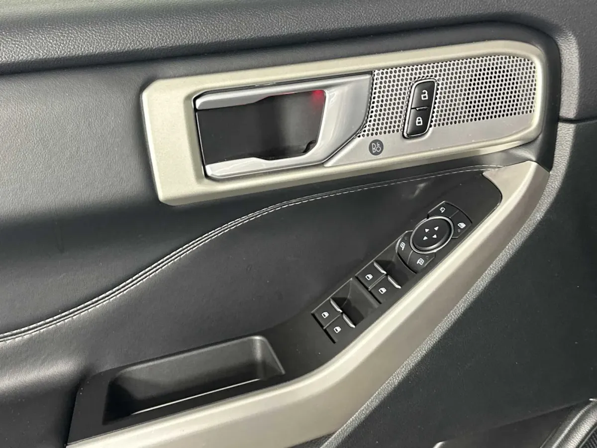 2023 Ford Explorer Limited thumbnail 12