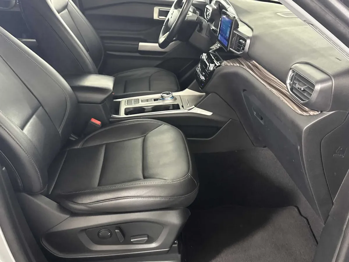 2023 Ford Explorer Limited thumbnail 16