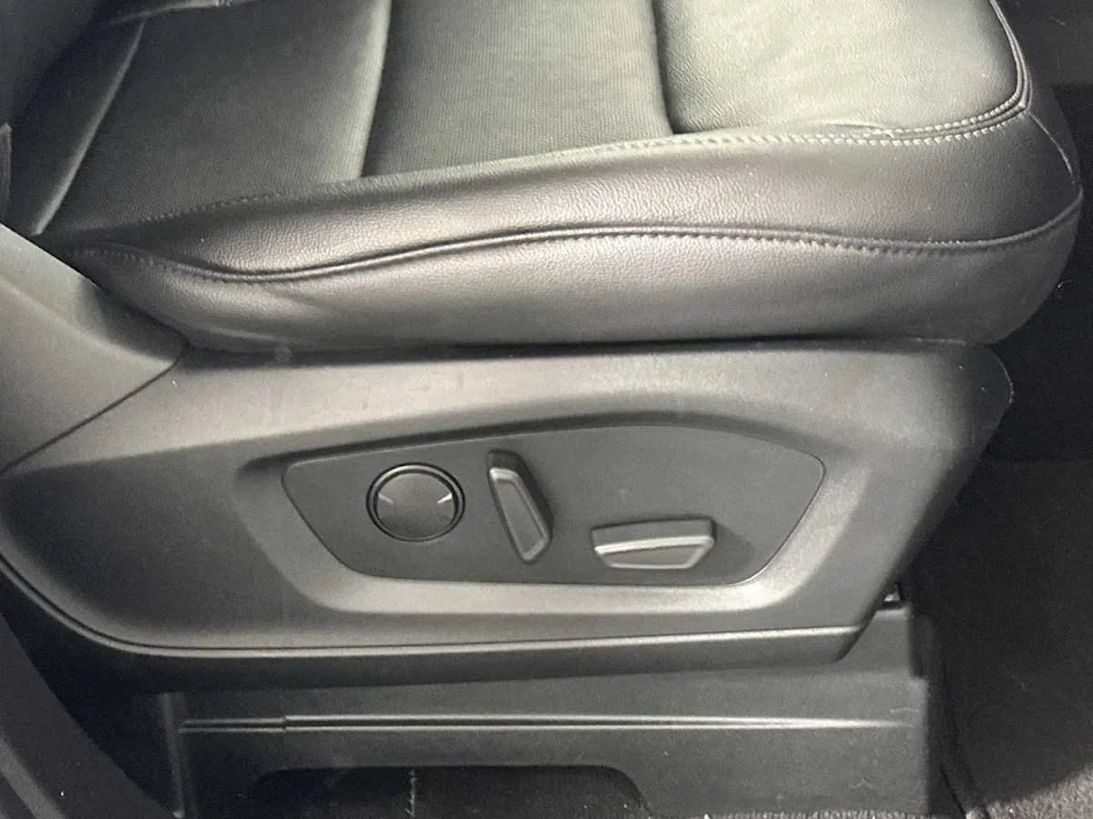 2023 Ford Explorer Limited thumbnail 18