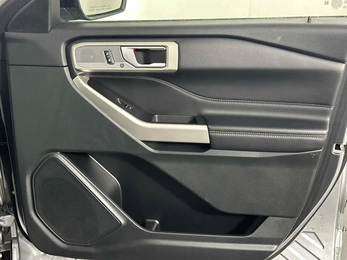 2023 Ford Explorer Limited thumbnail 19