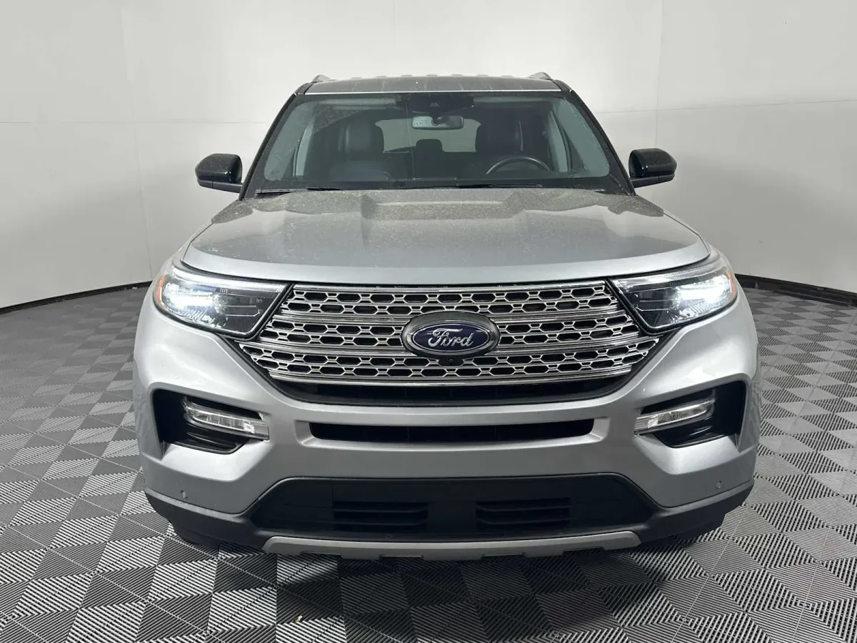 2023 Ford Explorer Limited thumbnail 2