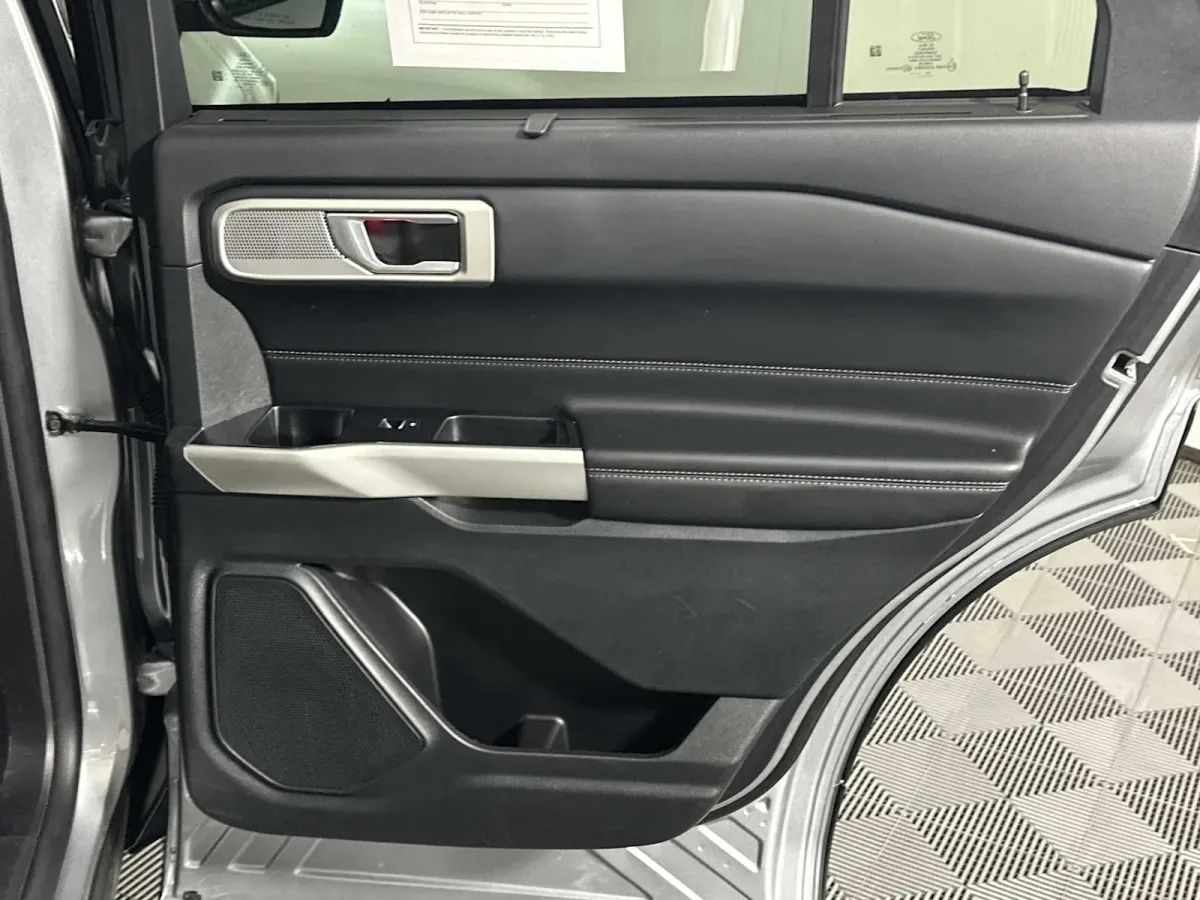 2023 Ford Explorer Limited thumbnail 21