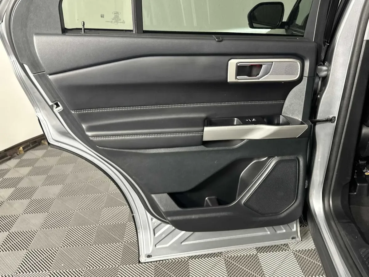 2023 Ford Explorer Limited thumbnail 26