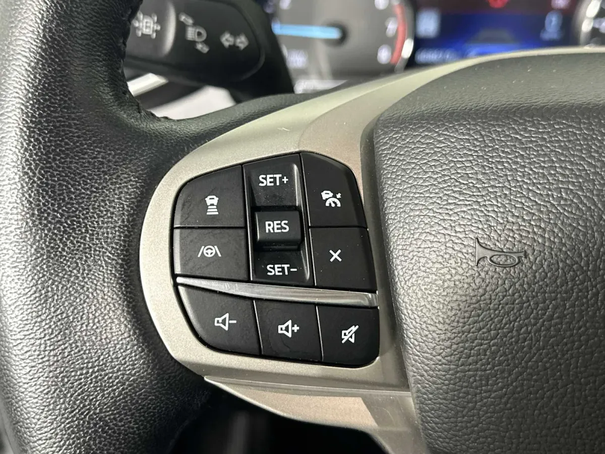 2023 Ford Explorer Limited thumbnail 30