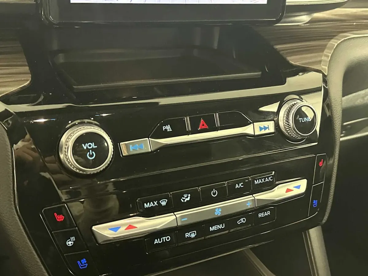 2023 Ford Explorer Limited thumbnail 35