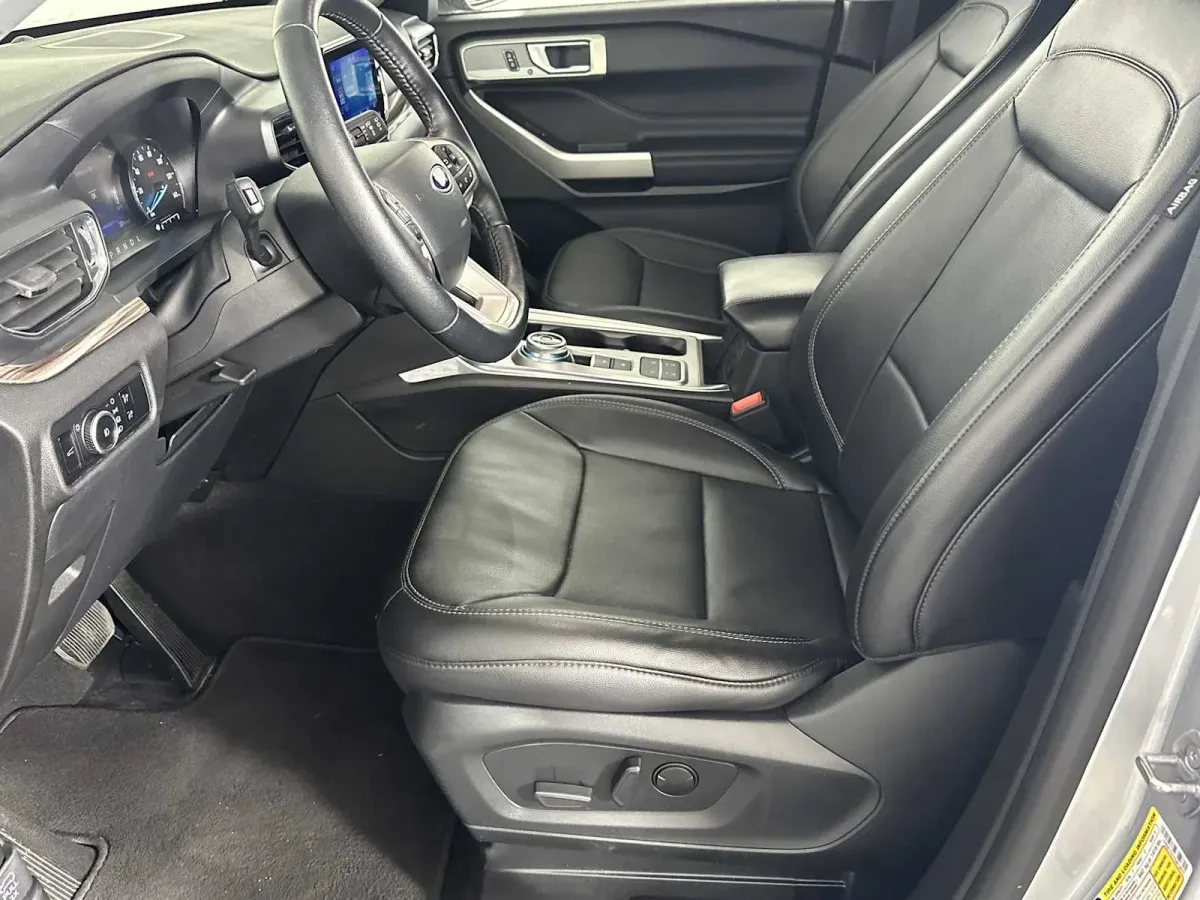 2023 Ford Explorer Limited thumbnail 9