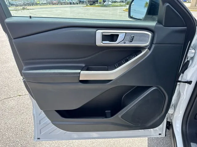 2023 Ford Explorer Limited thumbnail 12