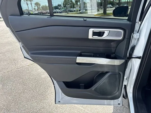 2023 Ford Explorer Limited thumbnail 14