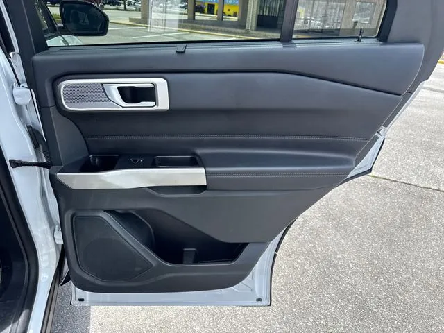 2023 Ford Explorer Limited thumbnail 18