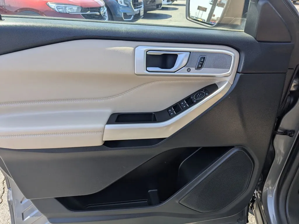 2023 Ford Explorer Limited thumbnail 11