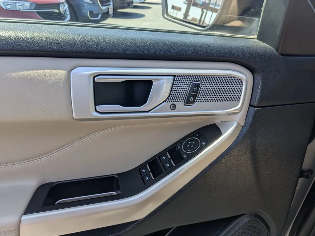 2023 Ford Explorer Limited thumbnail 12