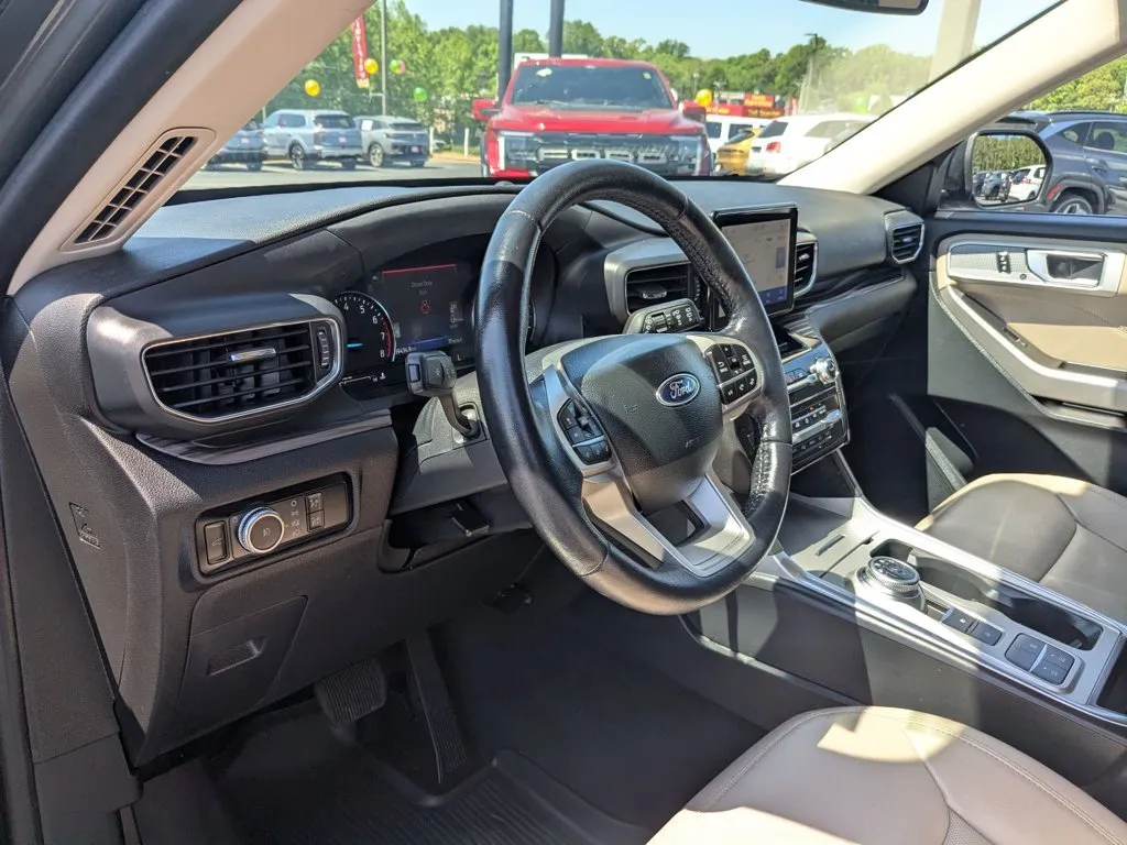 2023 Ford Explorer Limited thumbnail 13