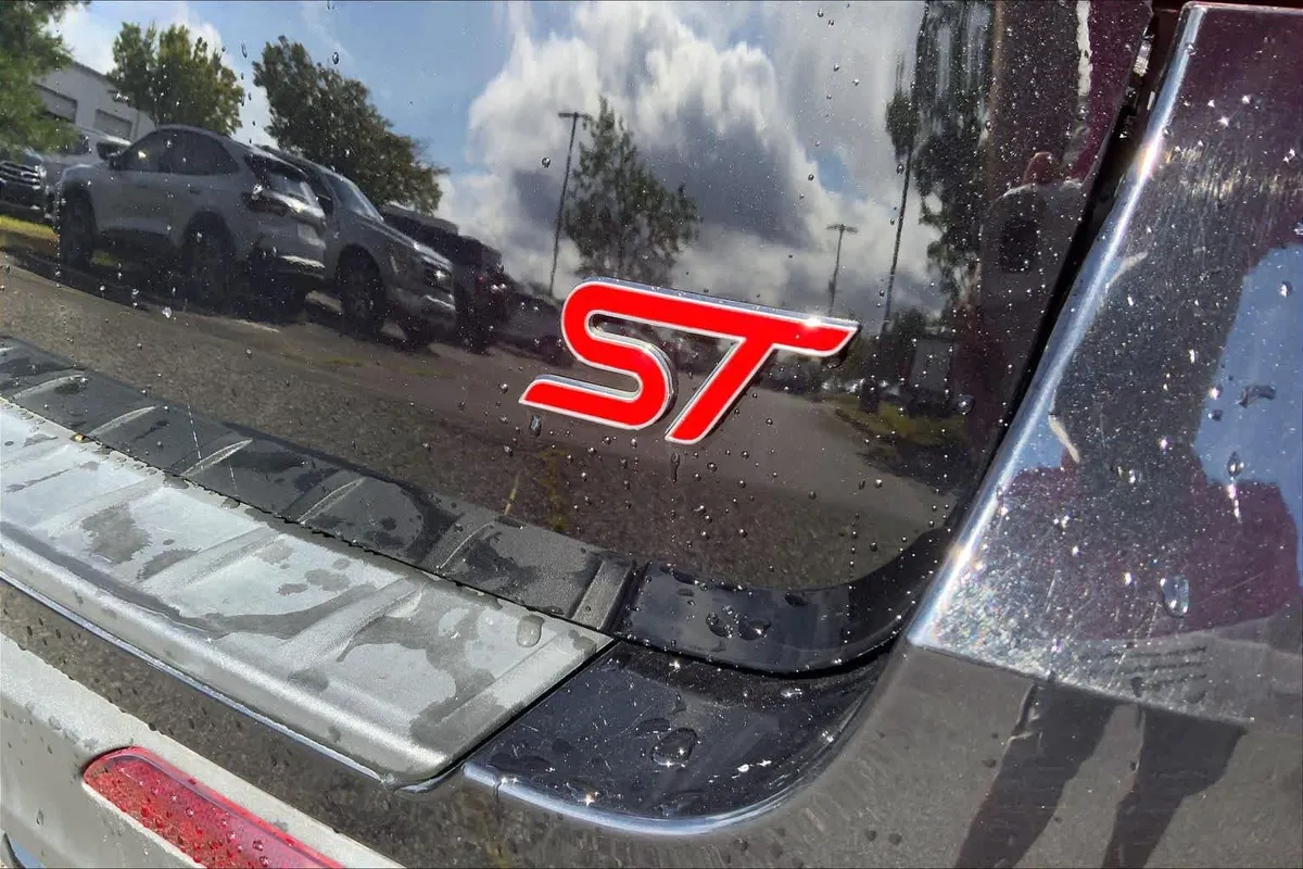 2023 Ford Explorer ST thumbnail 10