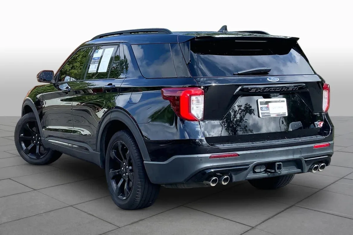 2023 Ford Explorer ST thumbnail 12