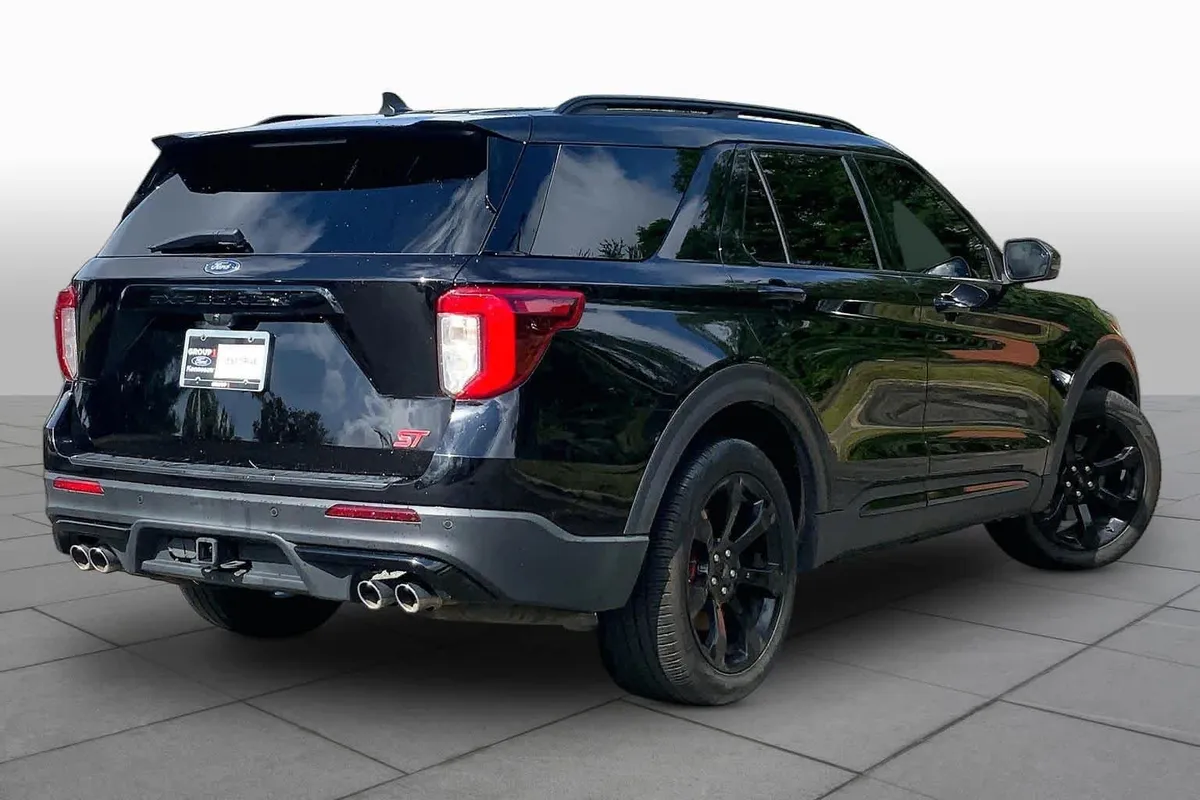 2023 Ford Explorer ST thumbnail 13